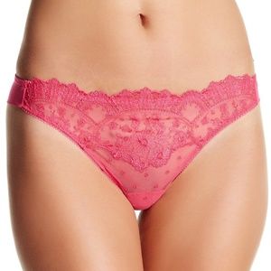 WACOAL Enchanting mesh thong